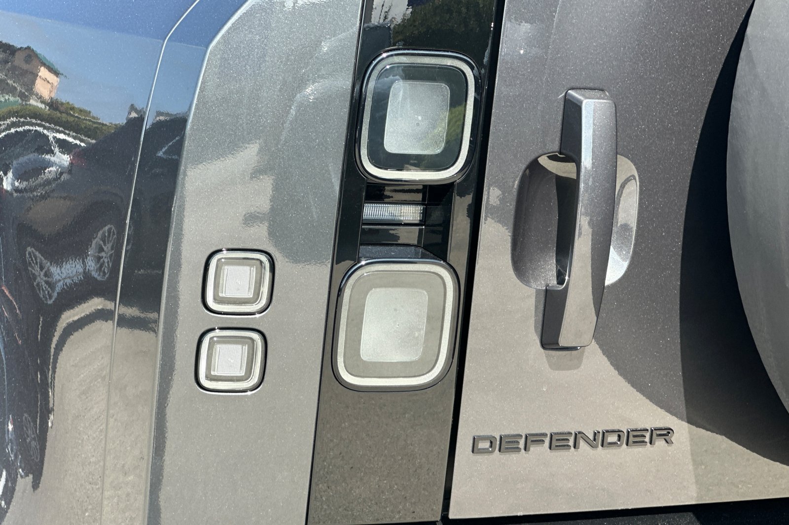 New 2026 Land Rover Defender 90 V8 AWD/4WD image 26