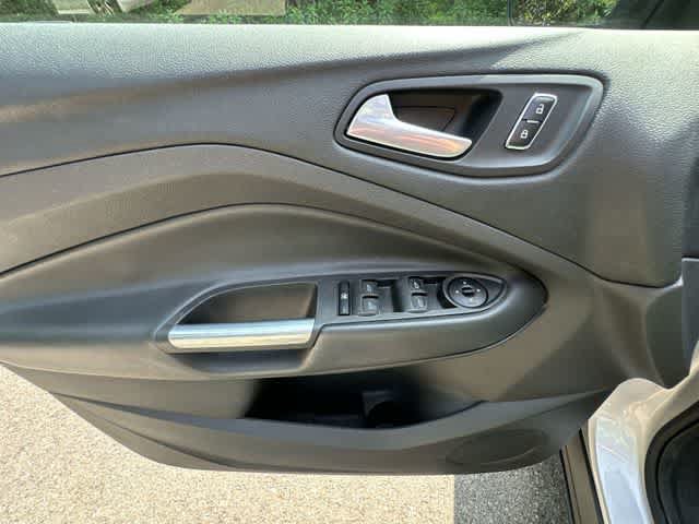 Used 2015 Ford Escape SE w/ Equipment Group 201A AWD/4WD image 16
