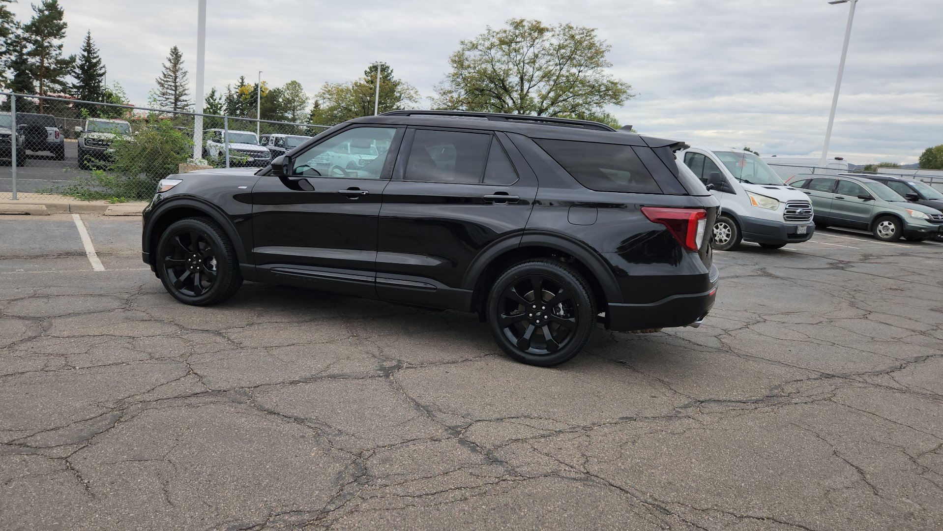 Certified 2023 Ford Explorer ST-Line w/ Class IV Trailer Tow Package AWD/4WD image 6