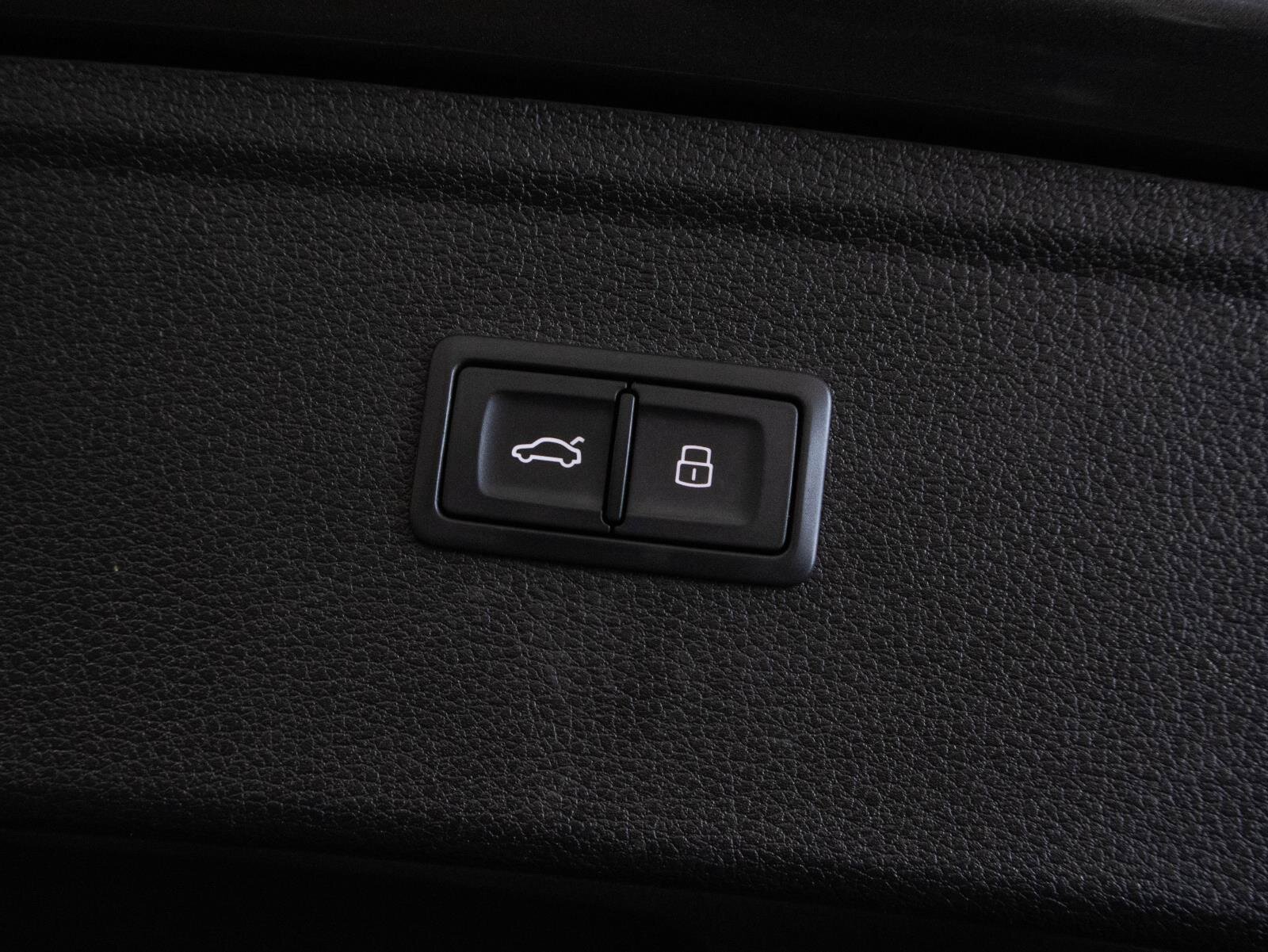 Used 2023 Audi SQ5 Prestige w/ Prestige Package image 26