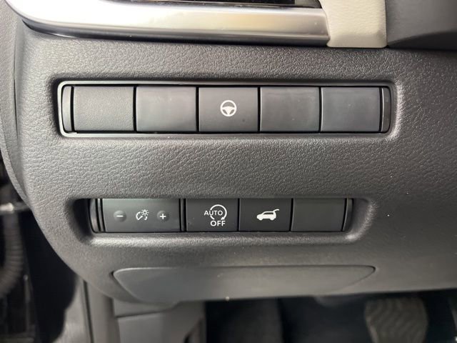 Used 2025 Nissan Rogue SL image 29