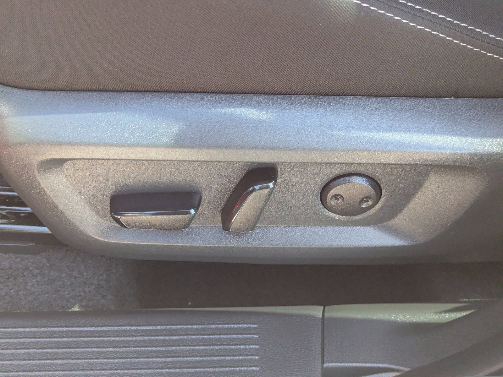 Certified 2026 Nissan Rogue SV FWD image 20