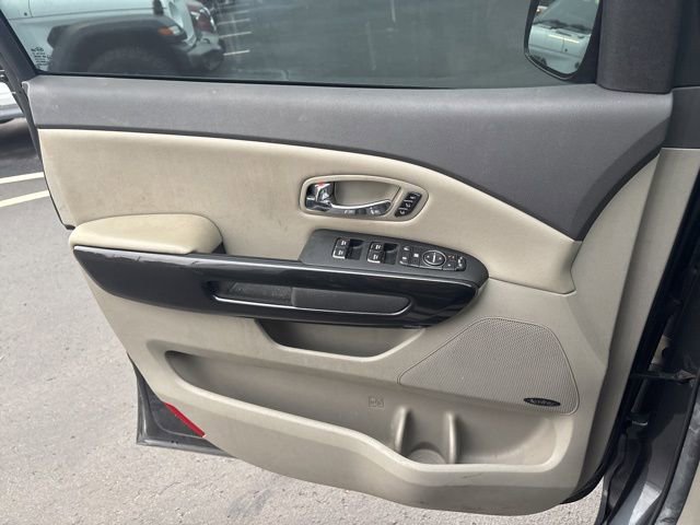 Used 2016 Kia Sedona SX image 22