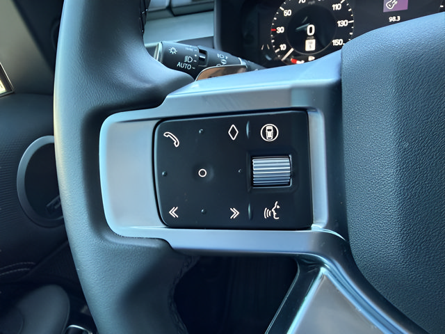 Certified 2025 Land Rover Discovery Dynamic SE AWD/4WD image 19