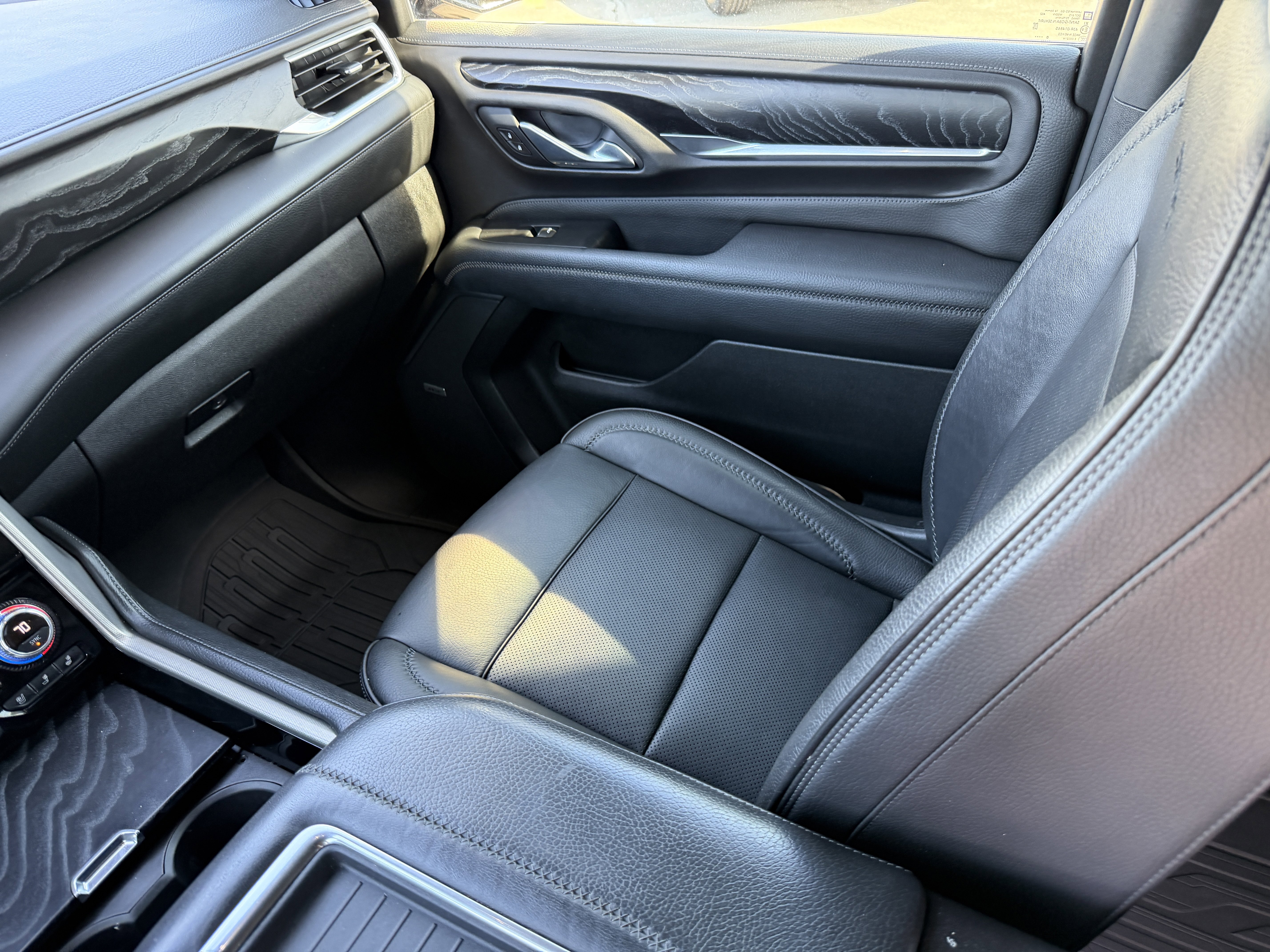 Used 2021 GMC Yukon Denali w/ Denali Premium Package image 17