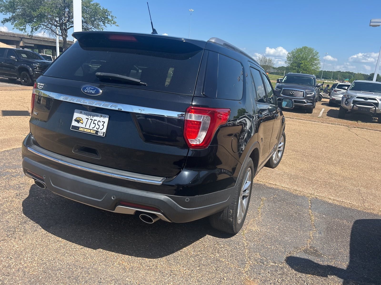 Used 2018 Ford Explorer XLT w/ Equipment Group 202A image 12