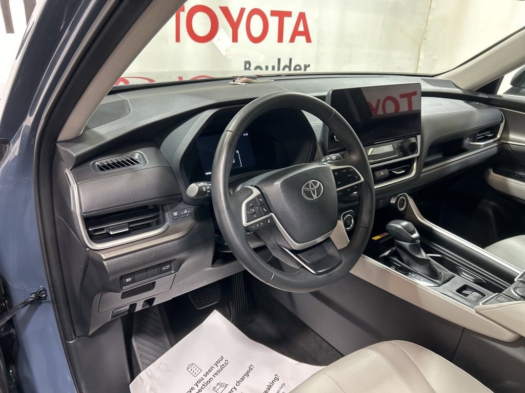 Used 2025 Toyota Grand Highlander AWD image 29