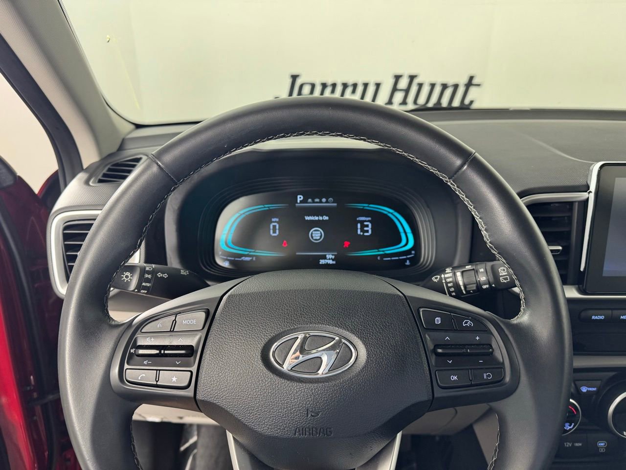 Used 2025 Hyundai Venue SEL image 21