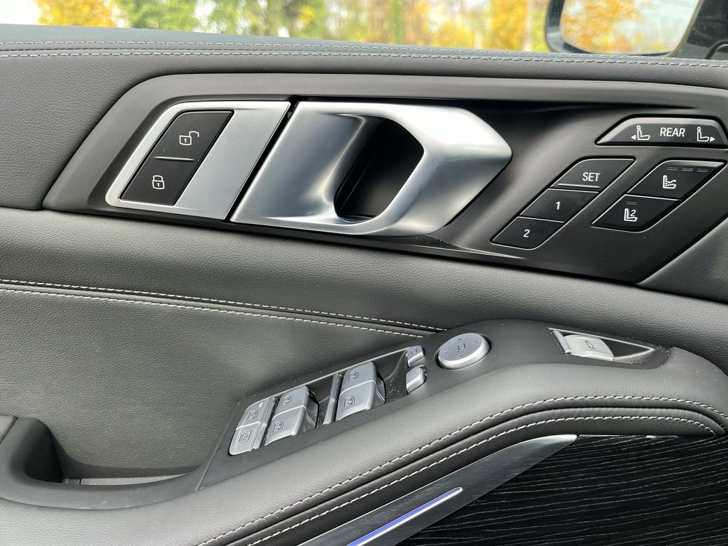 Used 2025 BMW X7 M60i image 13