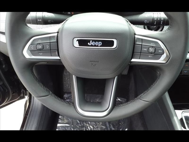 Used 2024 Jeep Compass Latitude AWD/4WD image 13