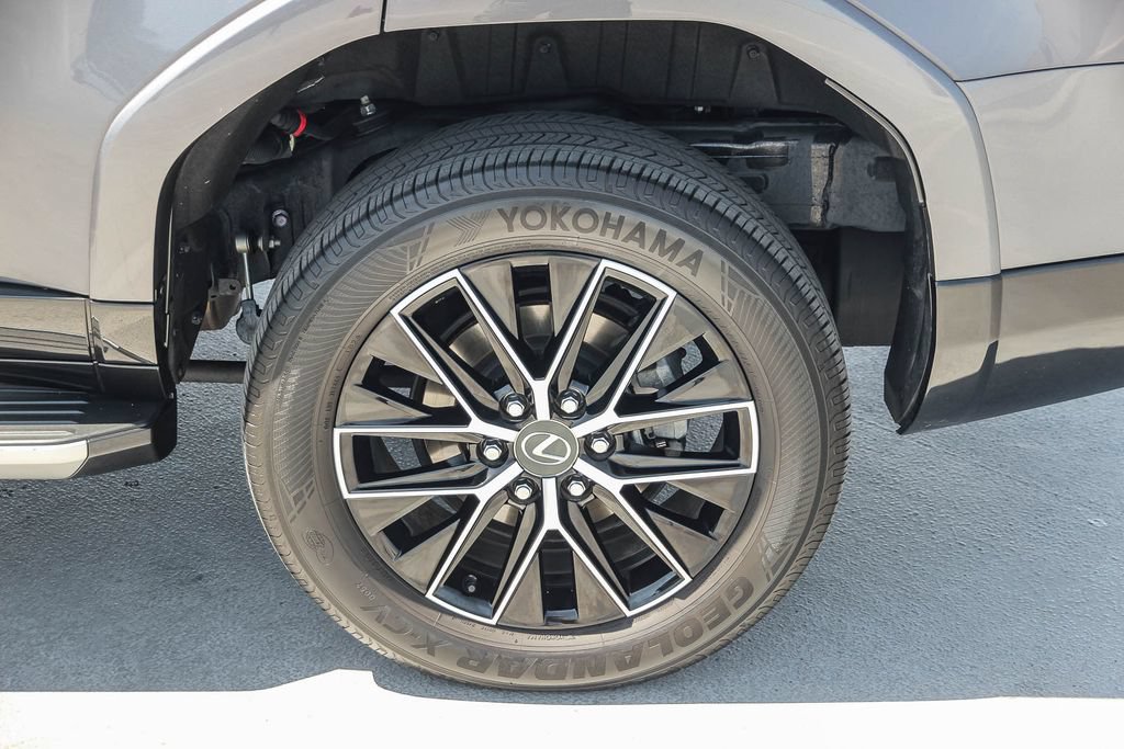 Certified 2024 Lexus GX 550 w/ Accessory Package (2T) AWD/4WD image 12