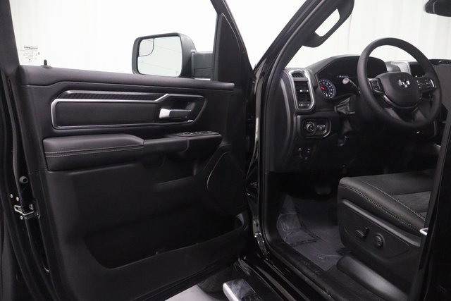 New 2026 RAM 1500 4x4 Crew Cab image 9