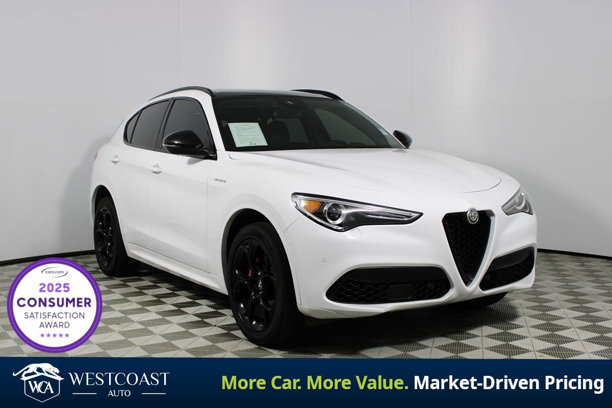 Used 2023 Alfa Romeo Stelvio Veloce image 1