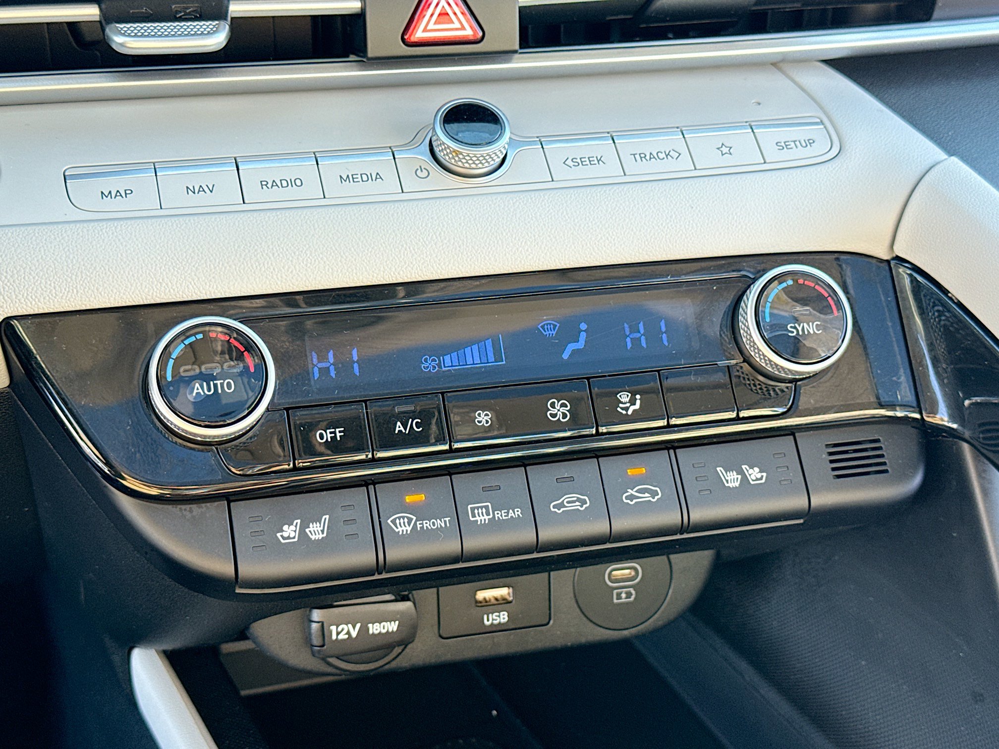 Certified 2025 Hyundai Elantra Limited image 10