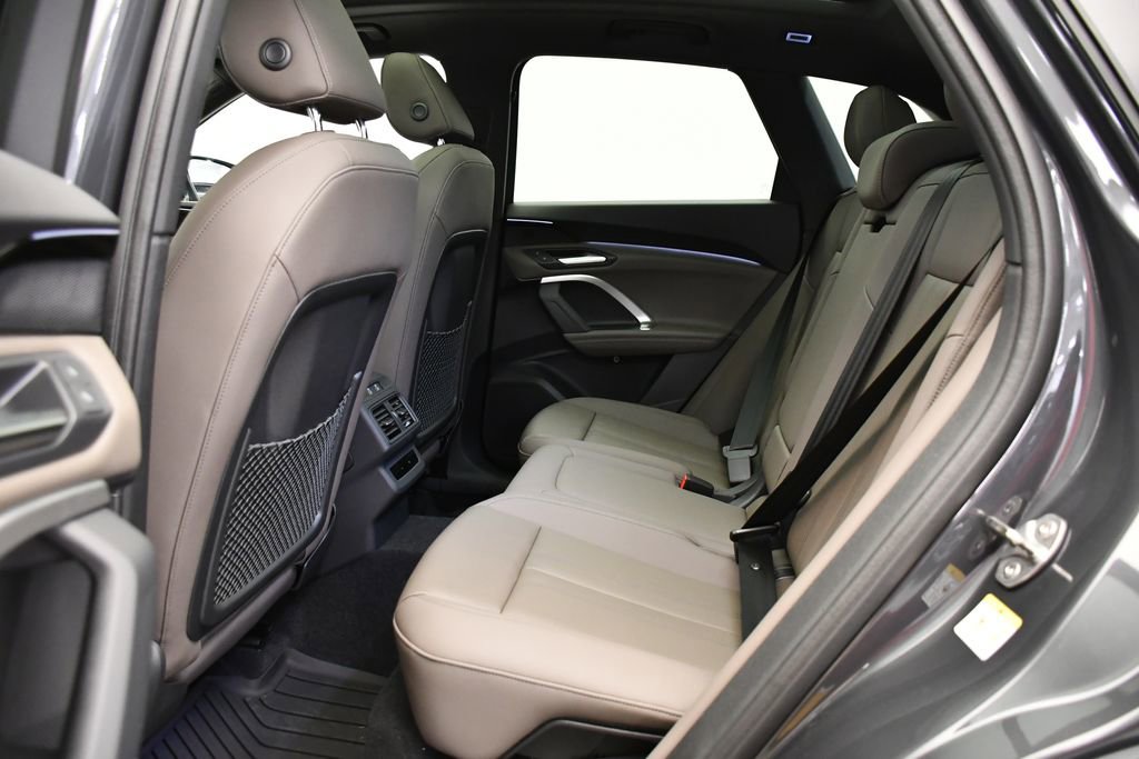 Used 2025 Audi Q5 Premium w/ Convenience Package image 41
