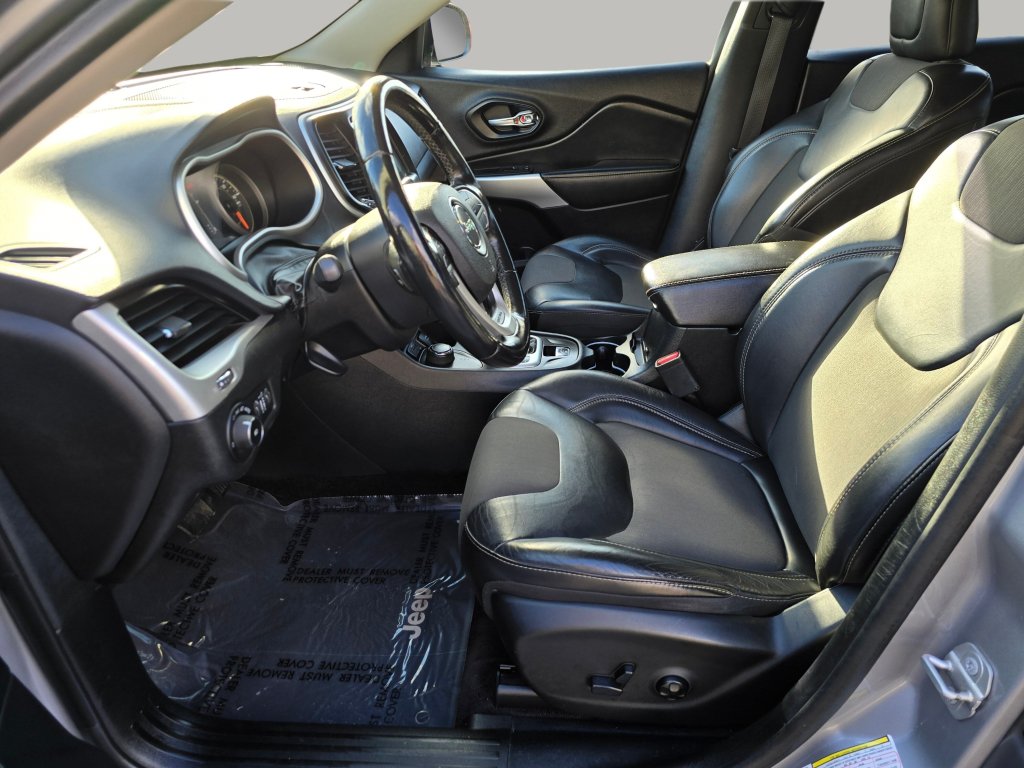 Used 2018 Jeep Cherokee Latitude Plus AWD/4WD image 22