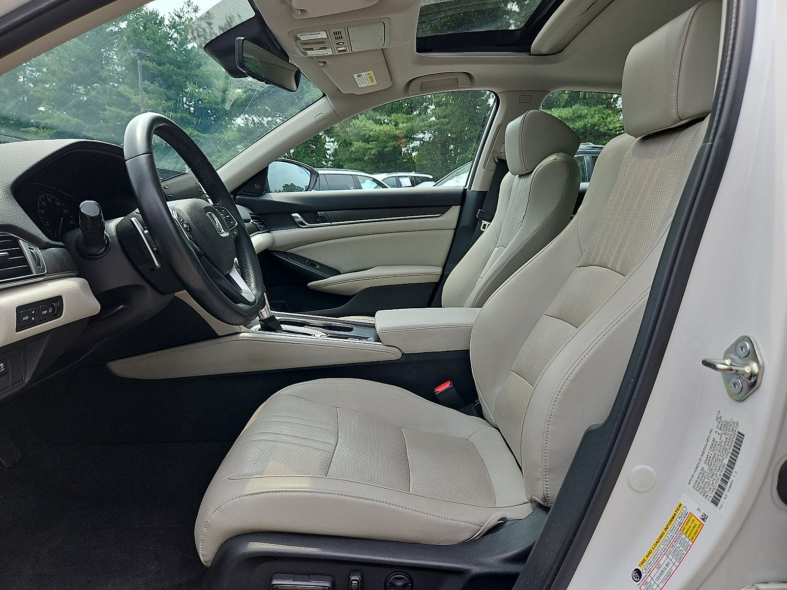 Used 2018 Honda Accord Touring image 14