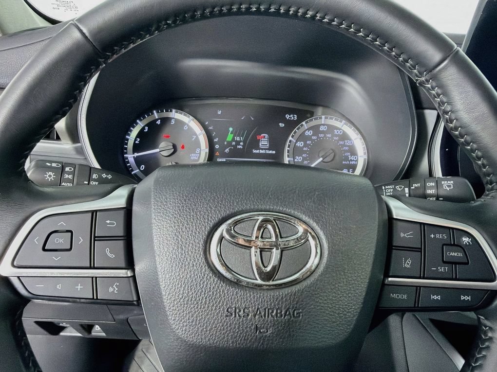 Used 2023 Toyota Highlander LE FWD image 16