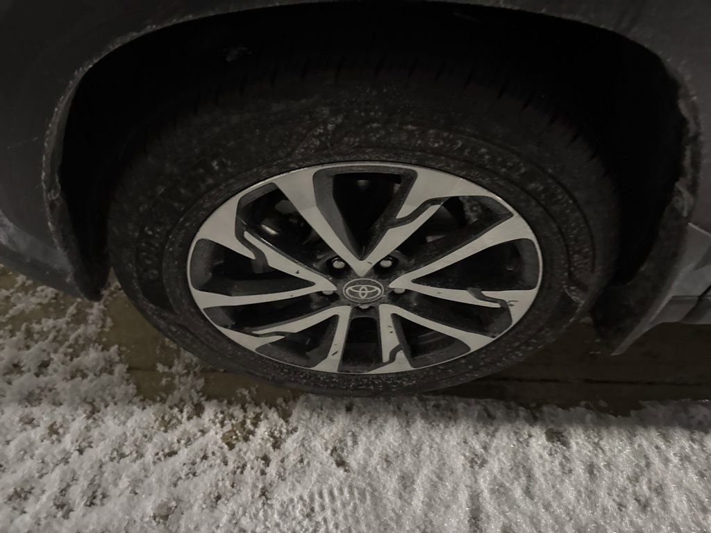 Used 2024 Toyota Corolla Cross XLE image 11