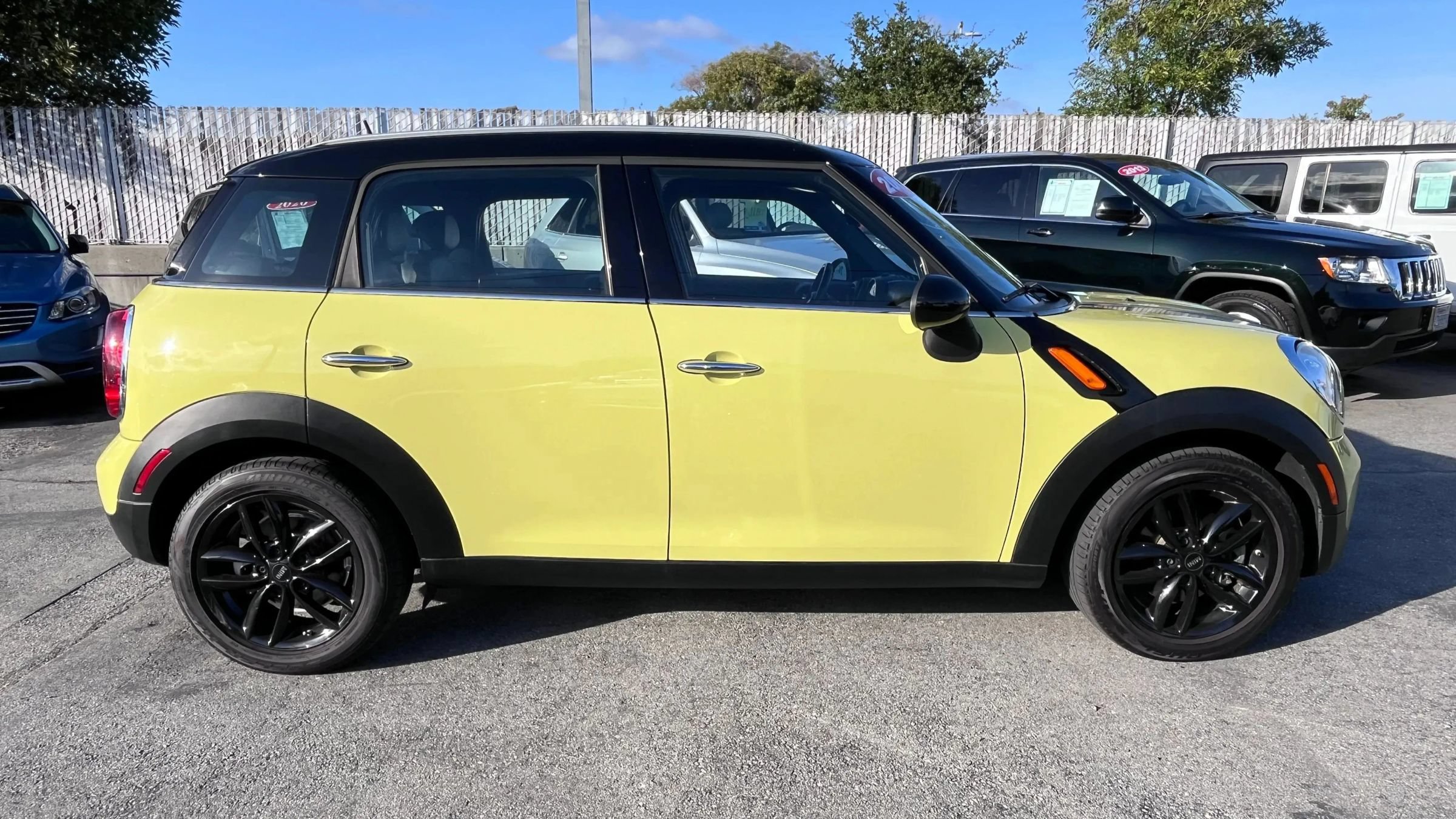 Used 2012 MINI Cooper Countryman FWD image 8
