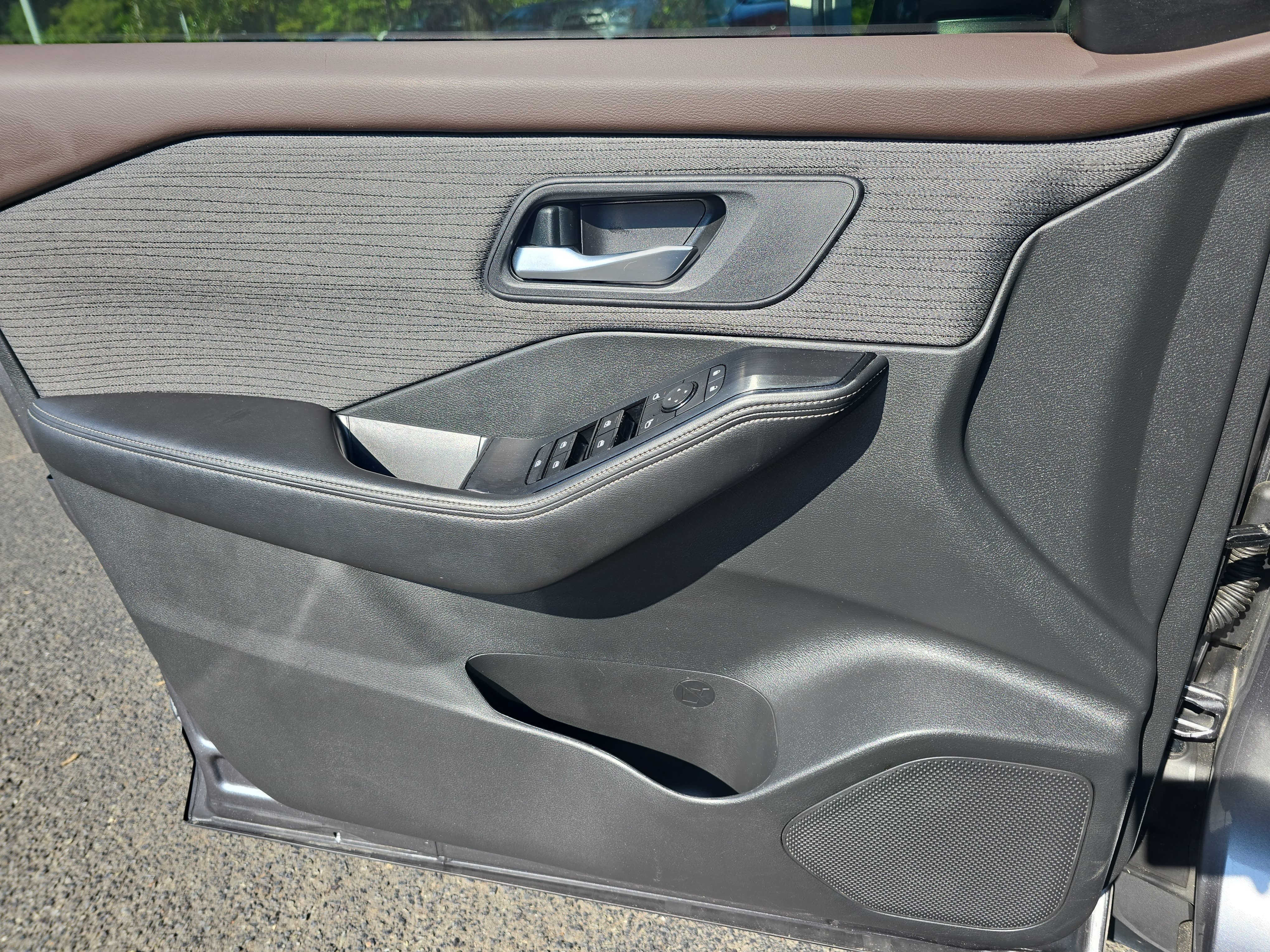 Used 2022 Nissan Rogue SV FWD image 25
