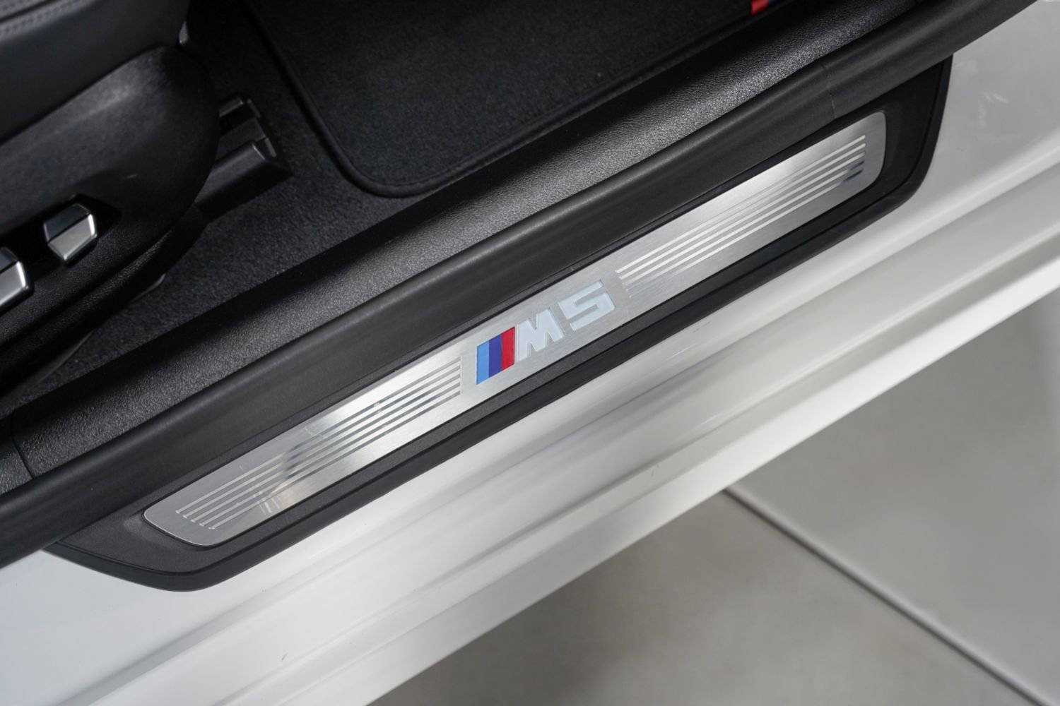 Used 2020 BMW M5 w/ Executive Package image 33