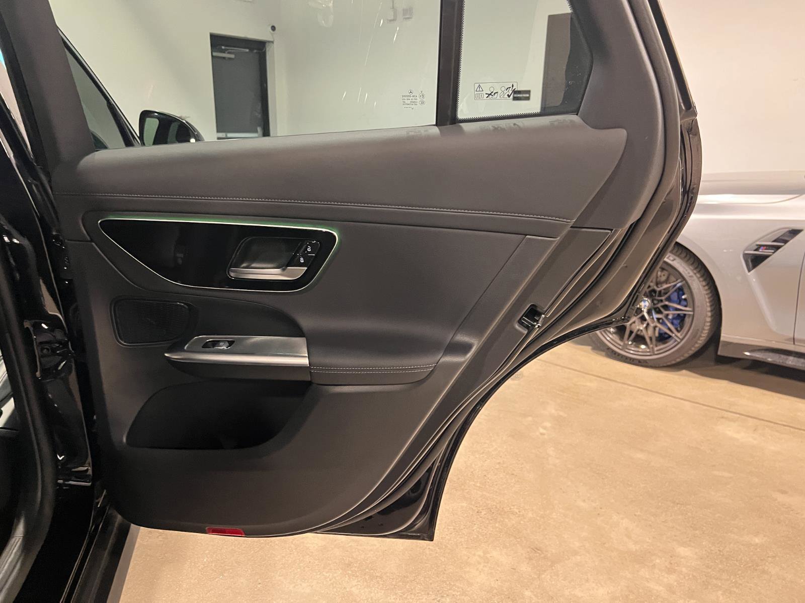 Used 2025 Mercedes-Benz GLC 350e 4MATIC image 40