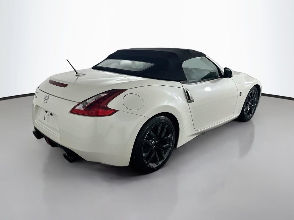 Used 2019 Nissan 370Z Touring RWD image 7