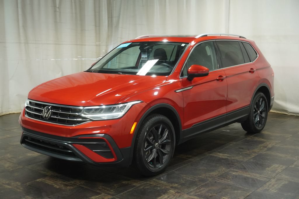 Certified 2024 Volkswagen Tiguan SE w/ Panoramic Sunroof Package AWD/4WD image 2