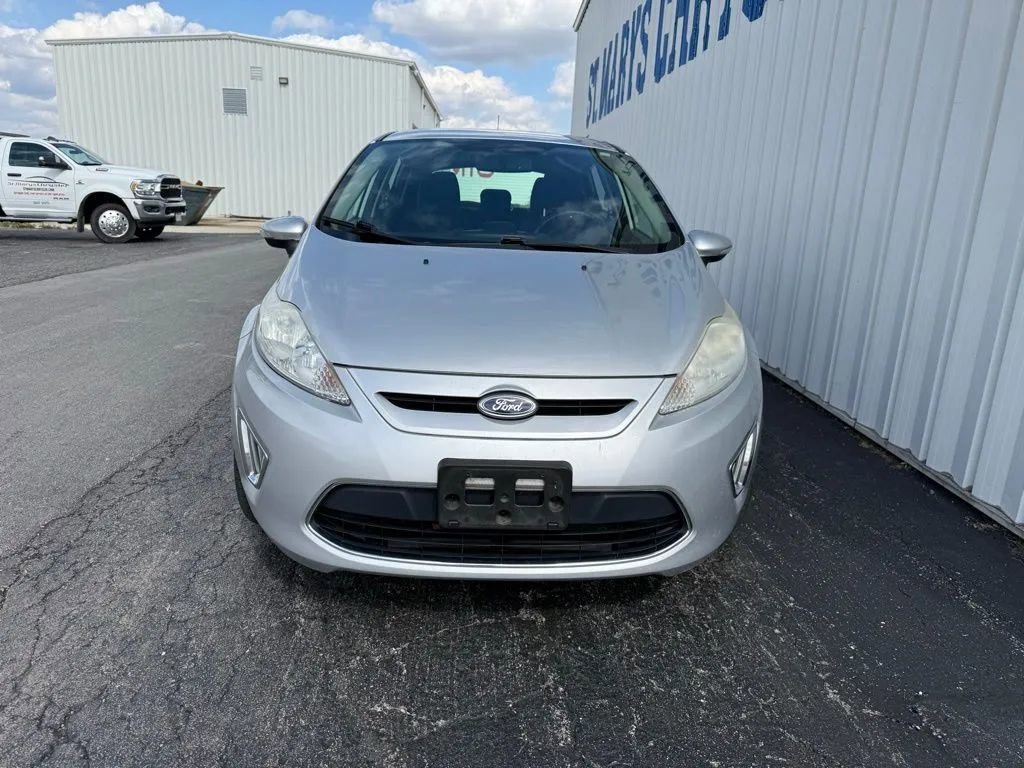 Used 2012 Ford Fiesta SES FWD image 2