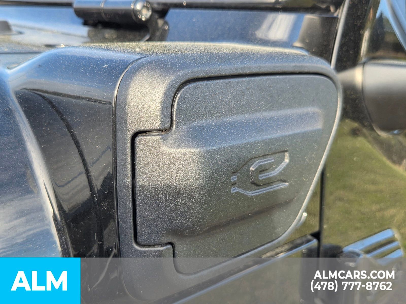 Used 2025 Jeep Wrangler Unlimited Sahara w/ Safety Group image 6