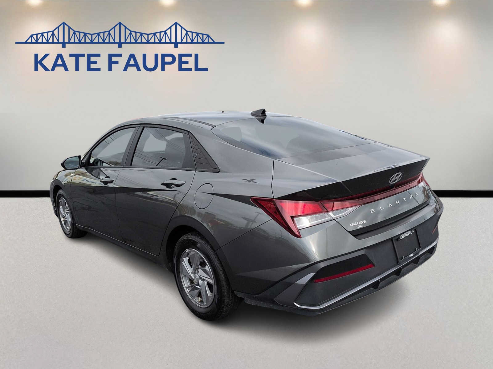 Used 2024 Hyundai Elantra SE FWD image 5