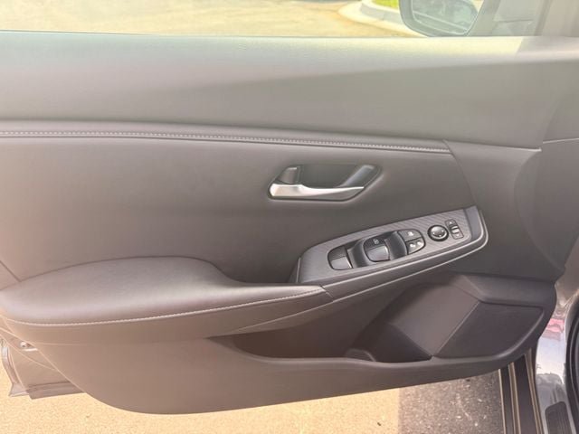Used 2024 Nissan Sentra SV FWD image 2