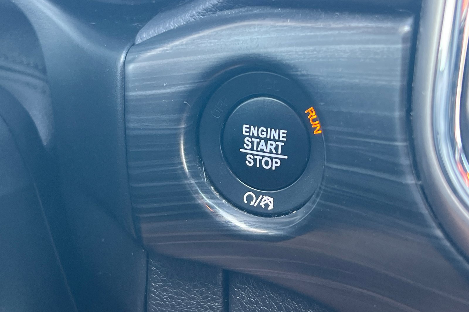 Used 2019 Jeep Grand Cherokee Laredo image 22