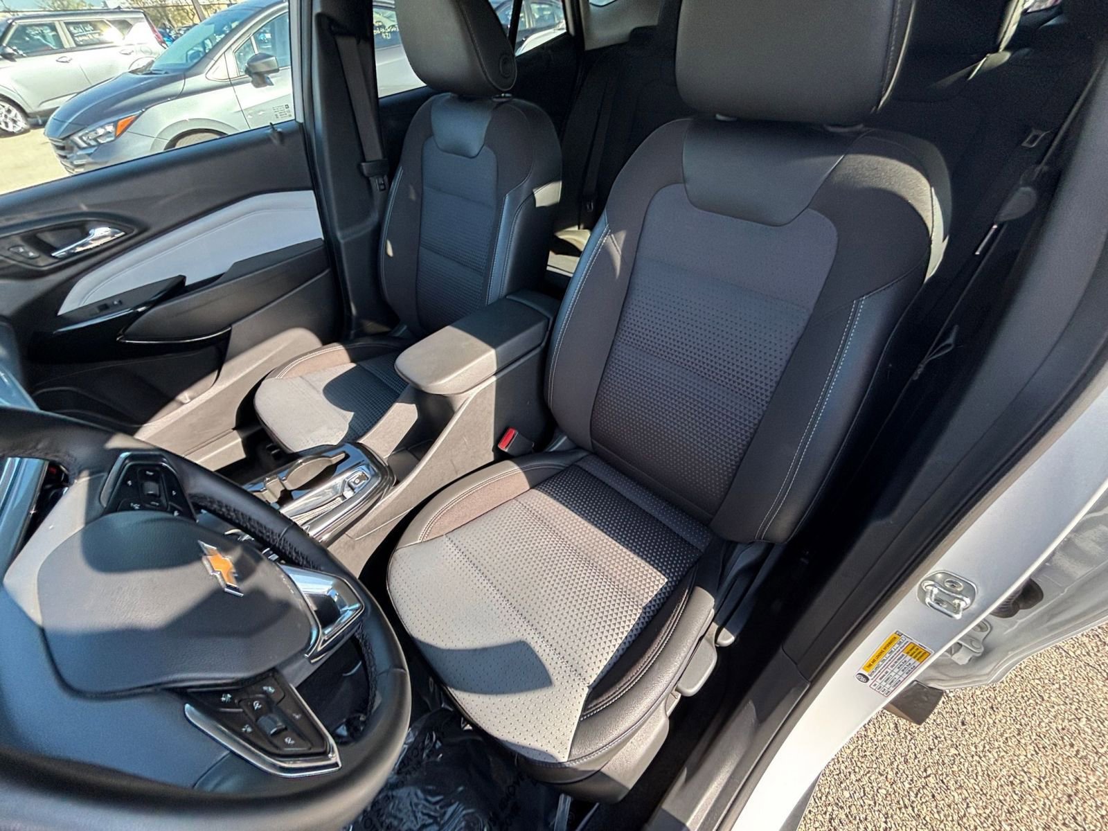 Used 2025 Chevrolet Trax LT w/ LT Convenience Package FWD image 35