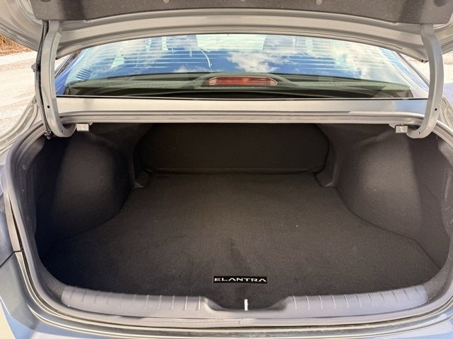 Used 2025 Hyundai Elantra Blue image 7