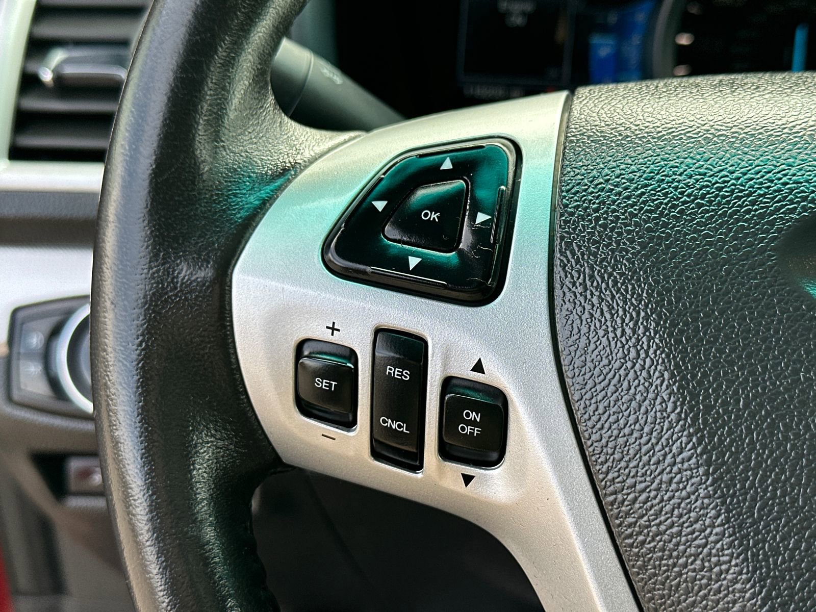 Used 2014 Ford Explorer XLT w/ Equipment Group 202A image 27