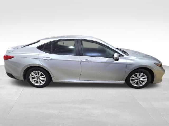 Used 2025 Toyota Camry LE image 8