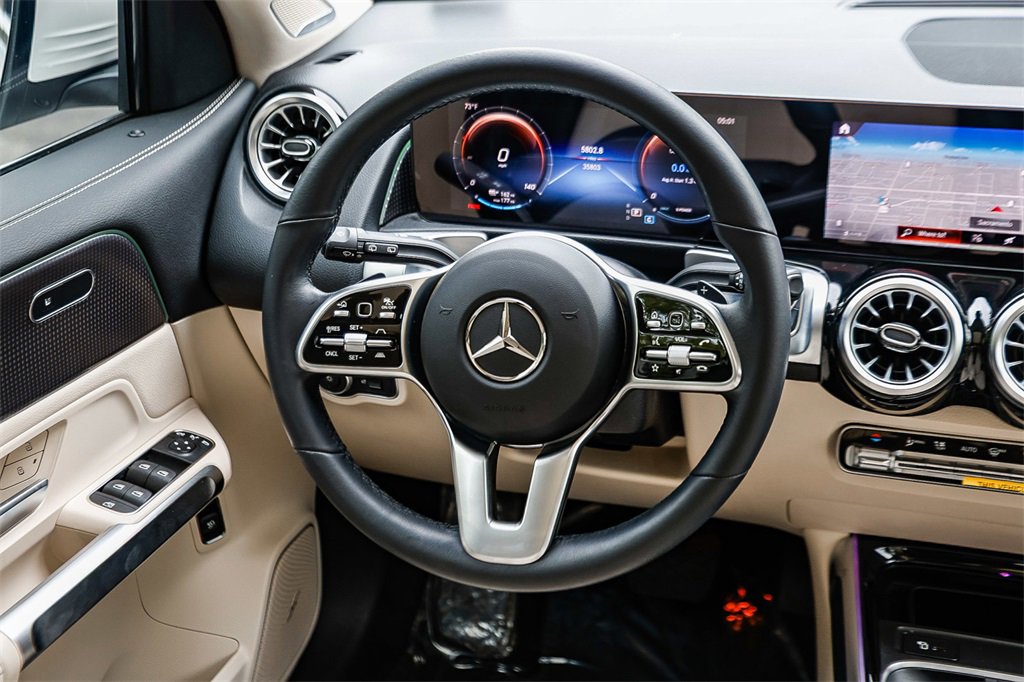 Used 2022 Mercedes-Benz EQB 300 4MATIC image 13