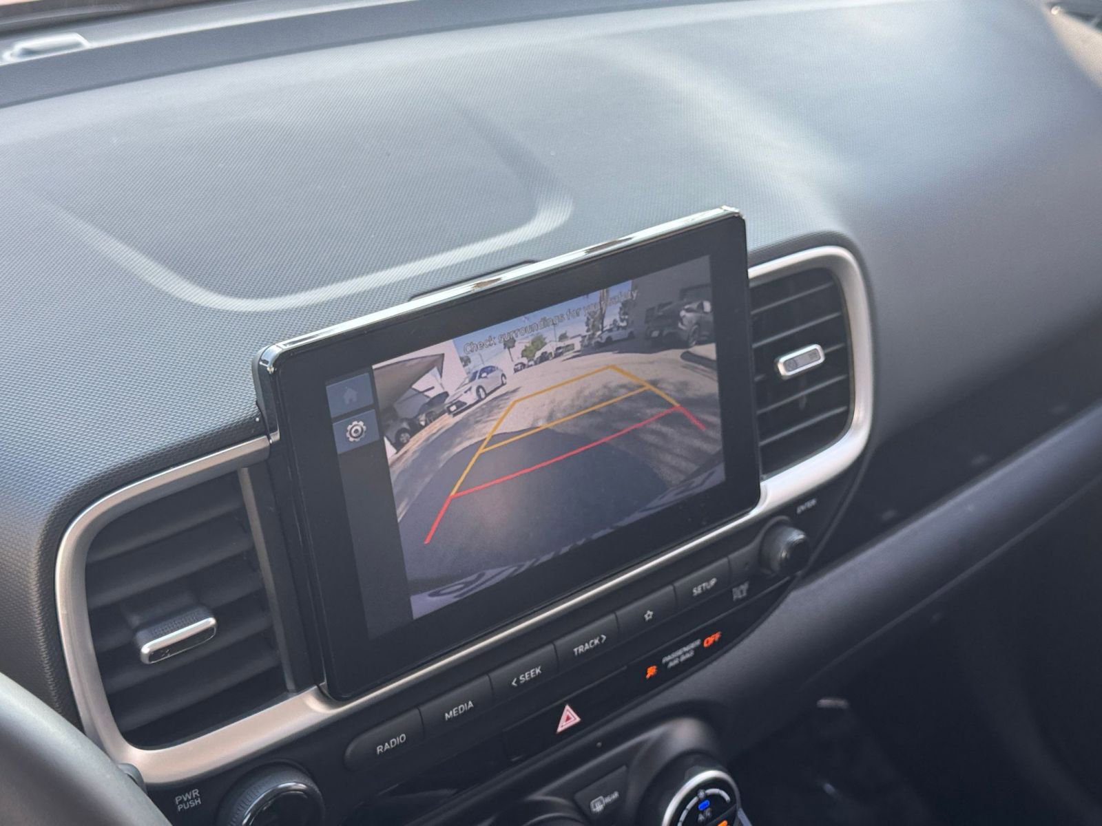 Used 2025 Hyundai Venue SEL image 23