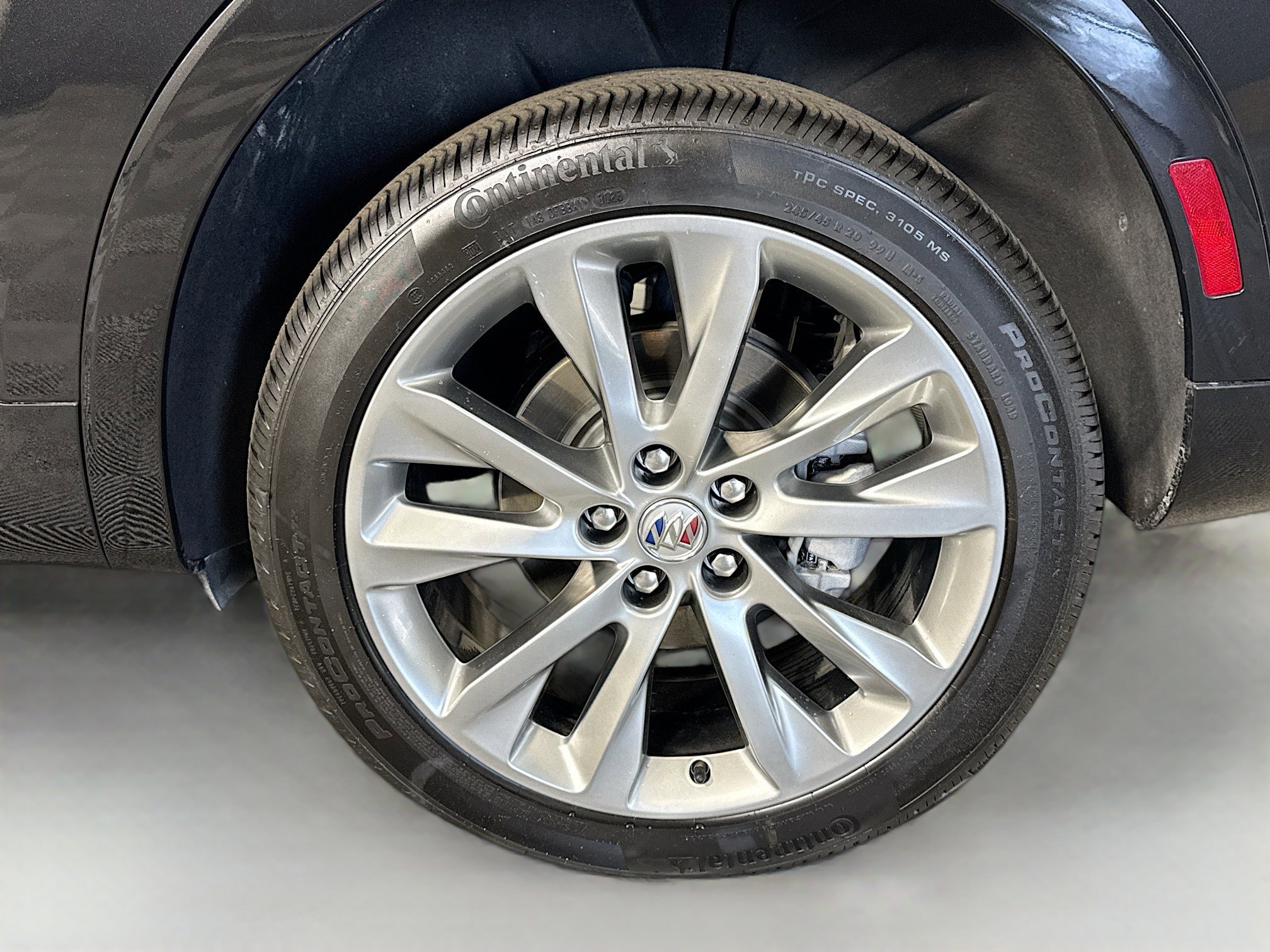 Used 2023 Buick Envision Avenir image 37