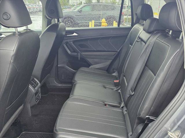 Used 2022 Volkswagen Tiguan SE AWD/4WD image 16