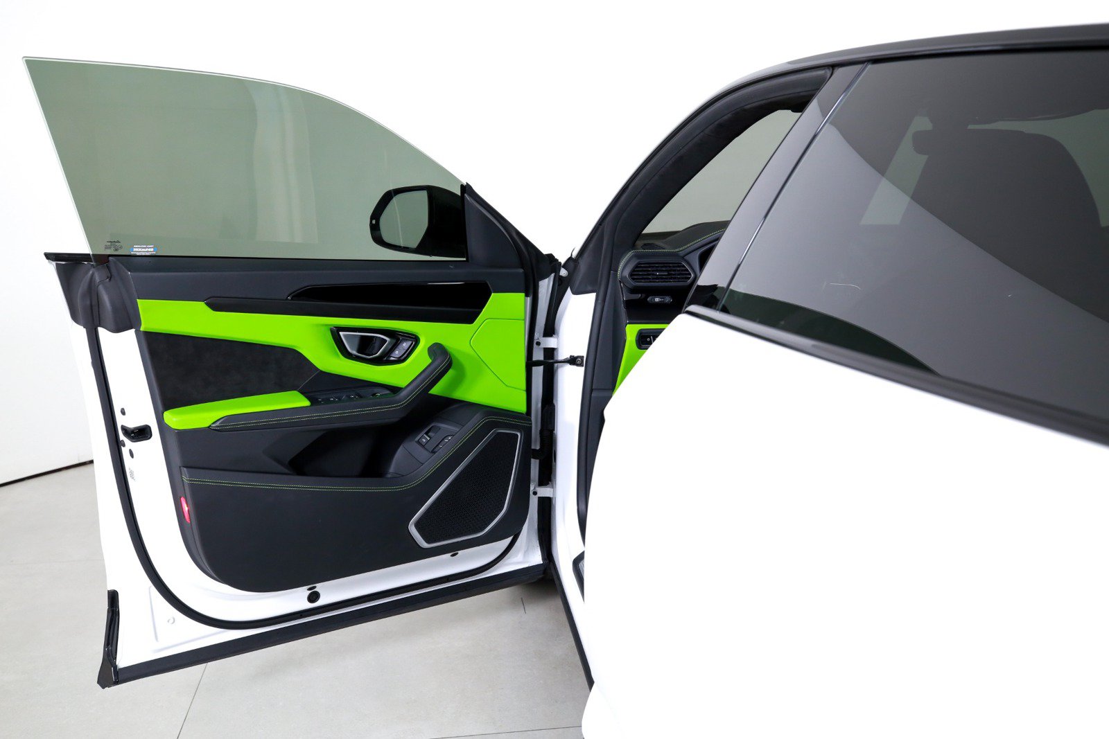 Used 2022 Lamborghini Urus AWD/4WD image 10