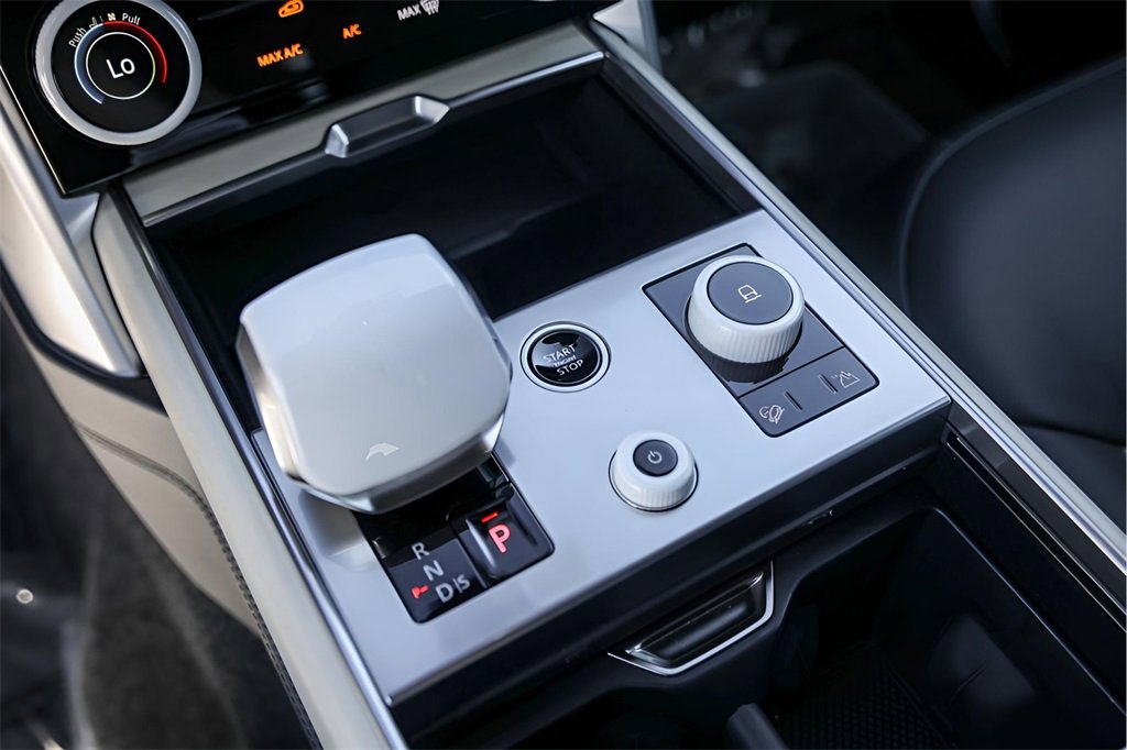 Used 2023 Land Rover Range Rover SV image 20