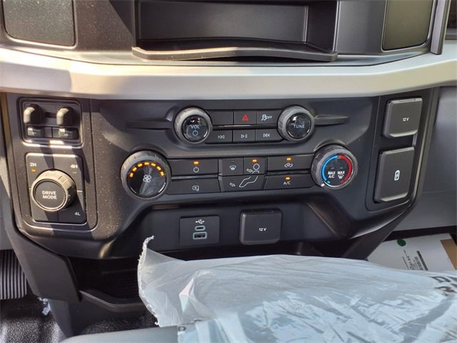 New 2025 Ford F550 4x4 Crew Cab image 17
