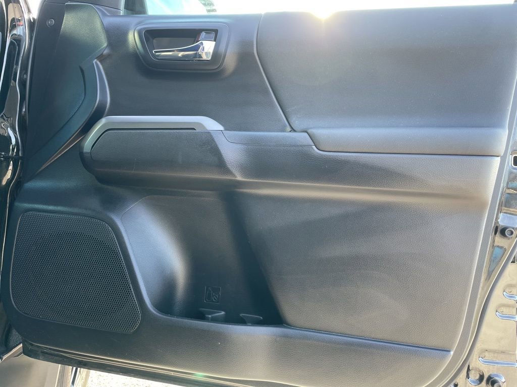 Used 2021 Toyota Tacoma TRD Sport w/ Technology Package image 31
