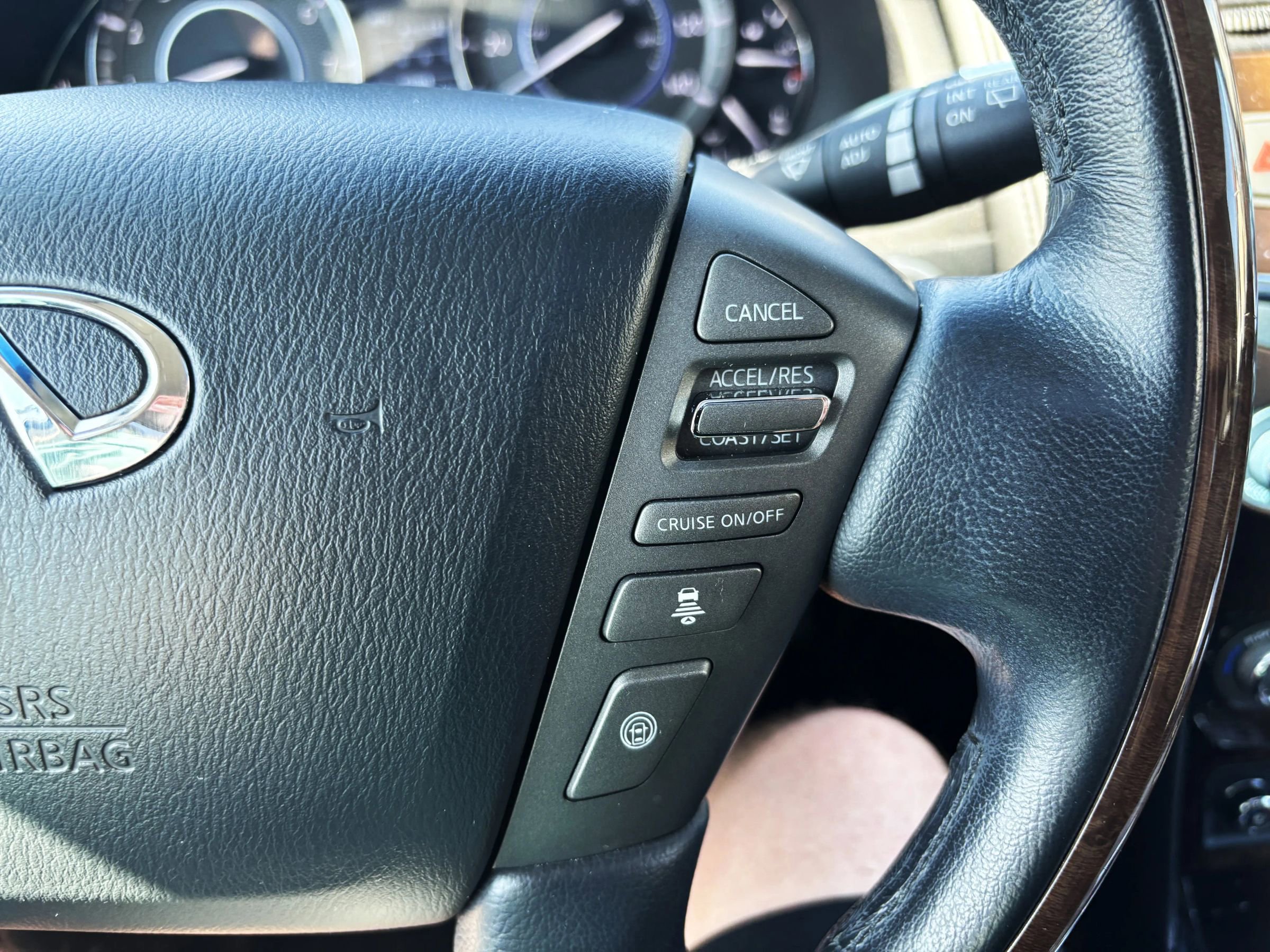 Used 2012 INFINITI QX56 4WD w/ Deluxe Touring Pkg image 23