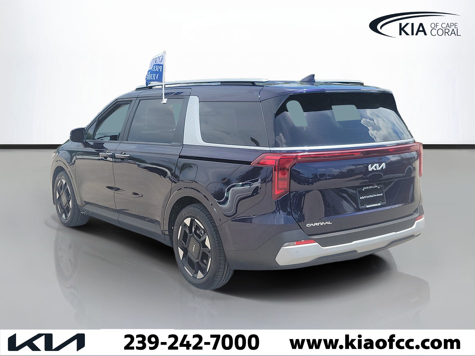 Certified 2025 Kia Carnival EX FWD image 4