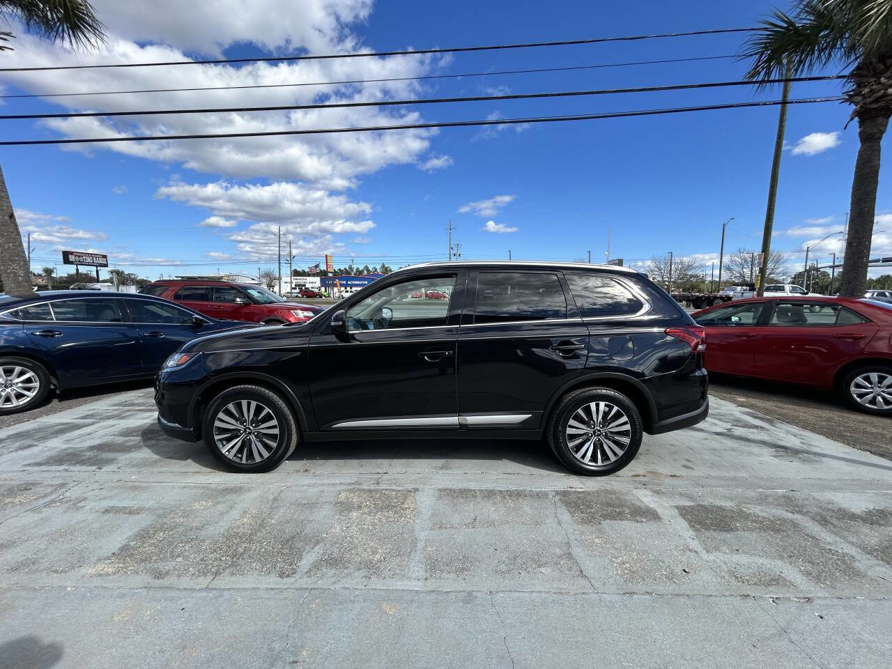 Used 2020 Mitsubishi Outlander SEL image 2