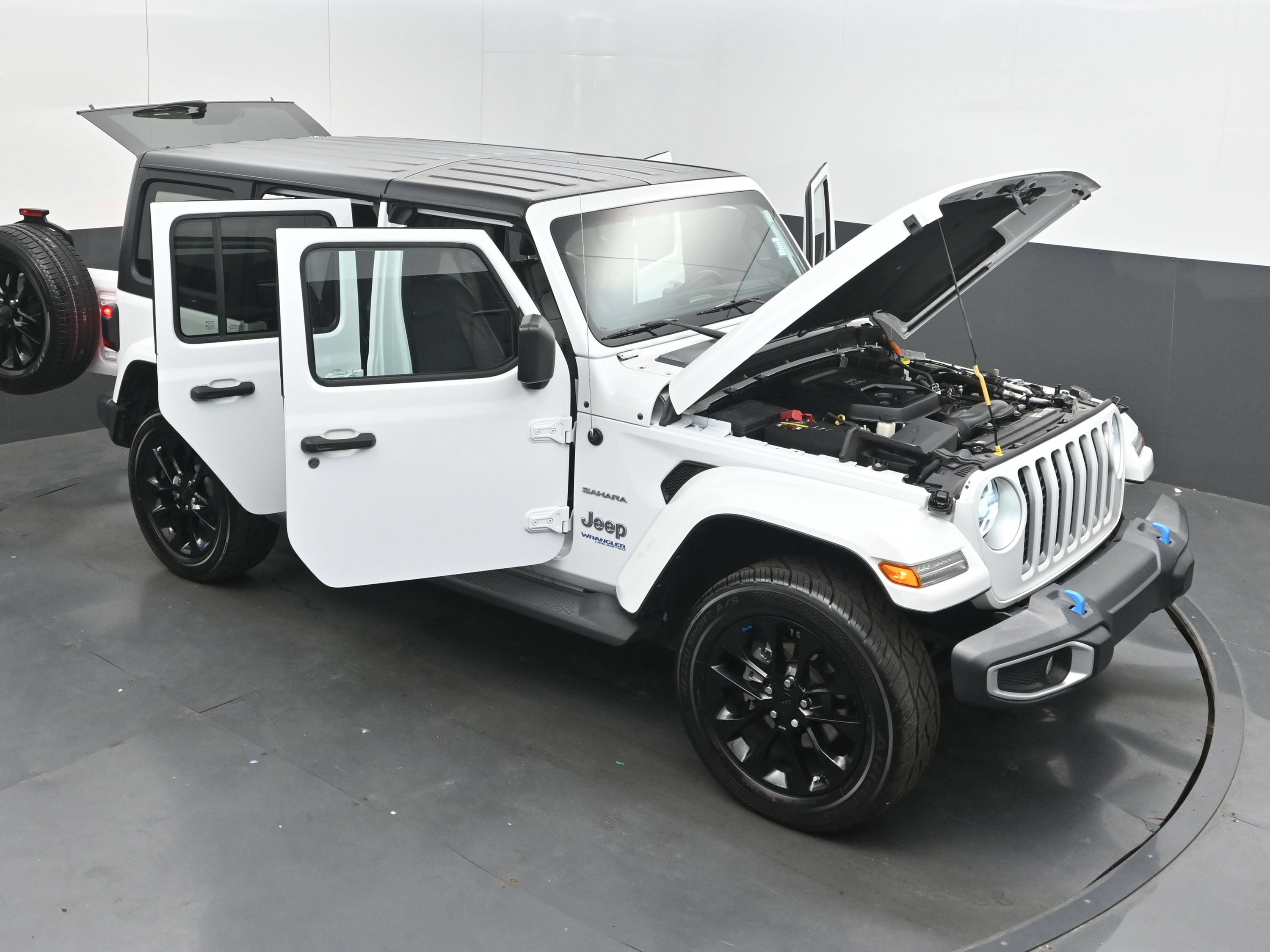 Used 2022 Jeep Wrangler Unlimited Sahara AWD/4WD image 40